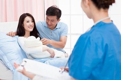 为何妇产科“男接生婆”越来越多?3种优势,女医生不具备